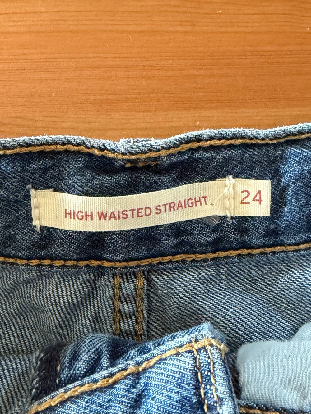 Levi's High Waisted Straight Leg Medium Wash Blue Jeans Size 24 - Picture 4 of 12